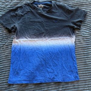 Hollister Men's Black and Blue Gradient T-Shirt